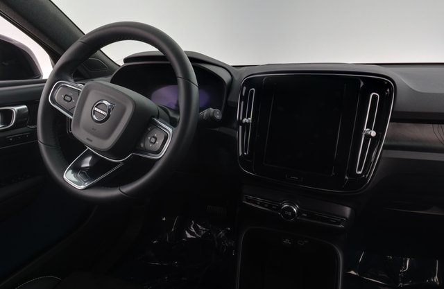 2023 Volvo XC40 Recharge — photo 20 of 24