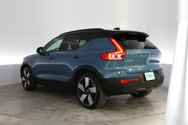 2023 Volvo XC40 Recharge — photo 13 of 24