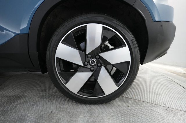 2023 Volvo XC40 Recharge — photo 7 of 24