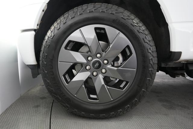 2023 Ford F-150 Lightning — photo 9 of 15