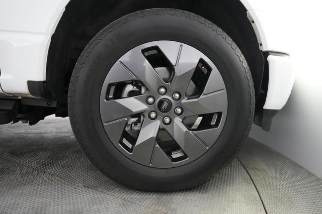 2023 Ford F-150 Lightning — photo 10 of 15