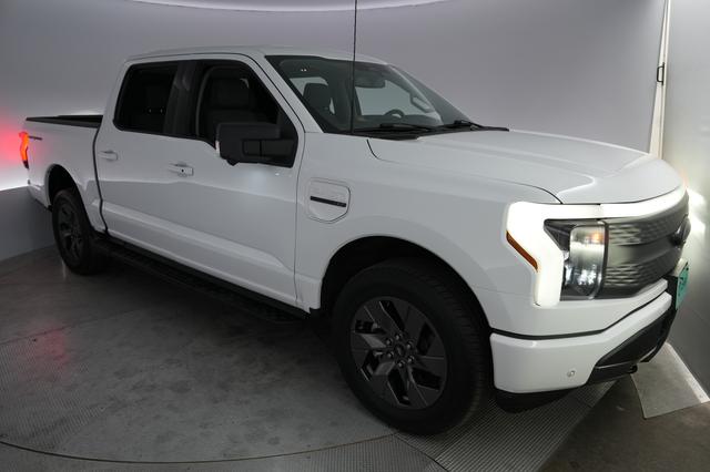 2023 Ford F-150 Lightning — VIN 1FTVW1EV2PWG55573