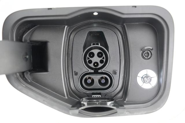 2023 Ford F-150 Lightning — photo 8 of 15