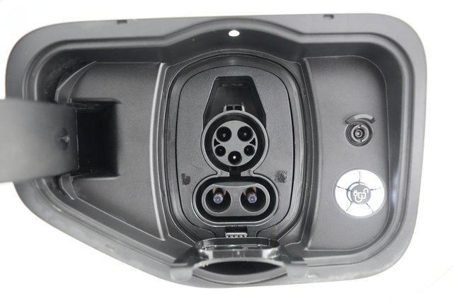 2023 Ford F-150 Lightning — photo 8 of 15
