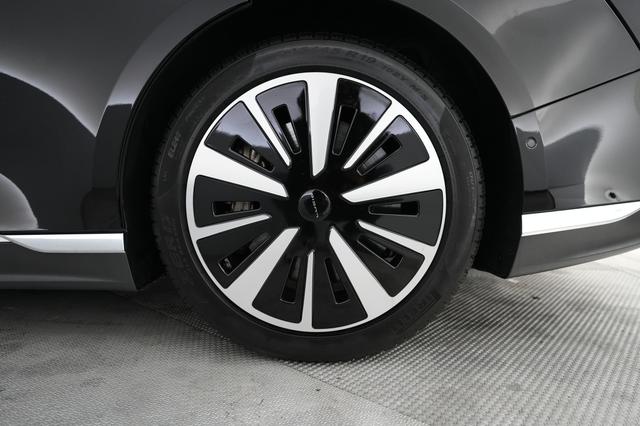 2023 Lucid Air — photo 7 of 20