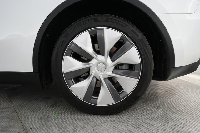 2023 Tesla Model Y — photo 7 of 21