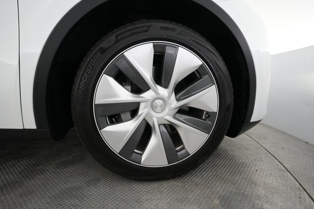 2023 Tesla Model Y — photo 16 of 21