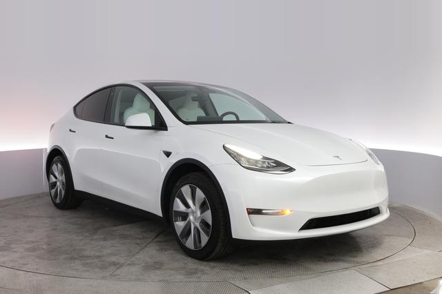2023 Tesla Model Y — photo 10 of 21