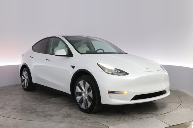 2023 Tesla Model Y — photo 10 of 21