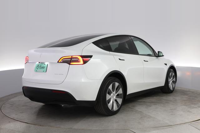 2023 Tesla Model Y — photo 2 of 21