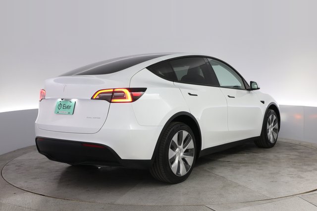 2023 Tesla Model Y — photo 2 of 21