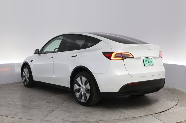 2023 Tesla Model Y — photo 13 of 21