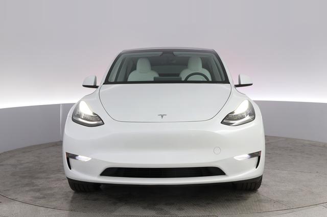 2023 Tesla Model Y — photo 9 of 21
