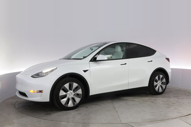 2023 Tesla Model Y — photo 14 of 21