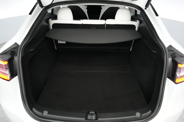 2023 Tesla Model Y — photo 6 of 21
