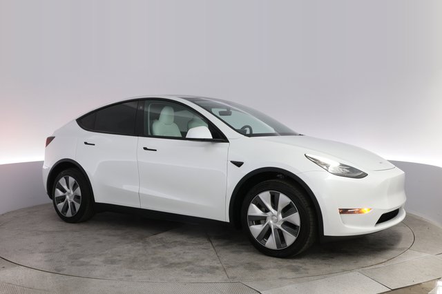 2023 Tesla Model Y — photo 11 of 21