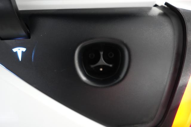 2023 Tesla Model Y — photo 8 of 21