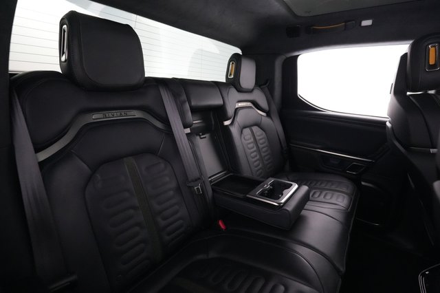 2024 Rivian R1T — photo 4 of 24