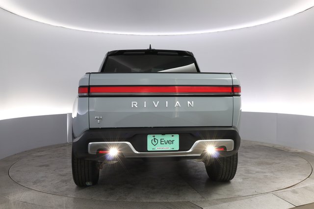 2024 Rivian R1T — photo 12 of 24