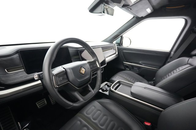 2024 Rivian R1T — photo 18 of 24