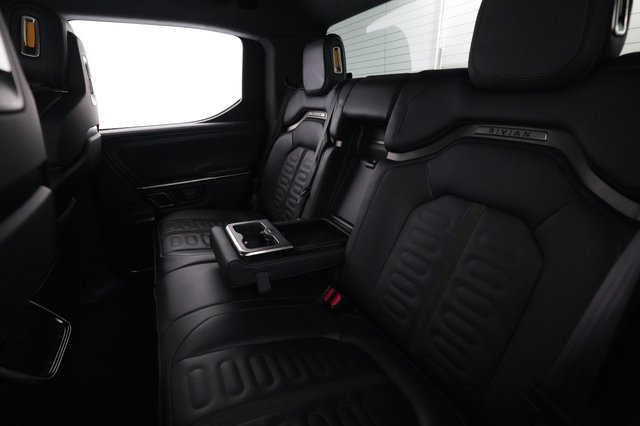 2024 Rivian R1T — photo 19 of 24