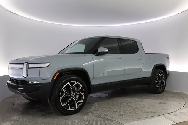 2024 Rivian R1T — photo 14 of 24
