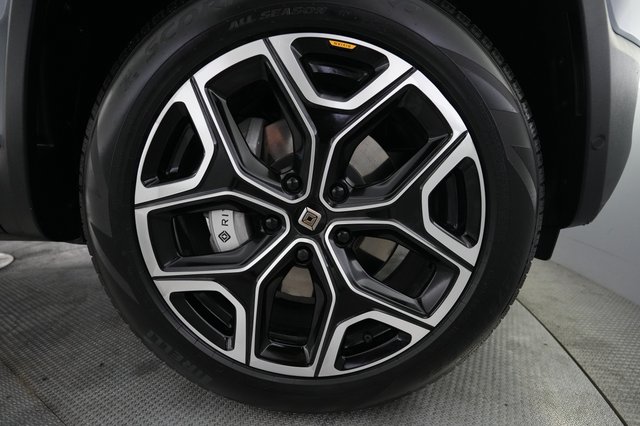 2024 Rivian R1T — photo 17 of 24