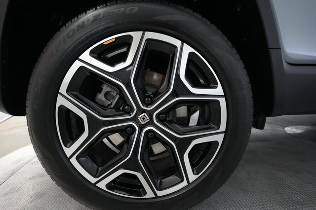 2024 Rivian R1T — photo 16 of 24