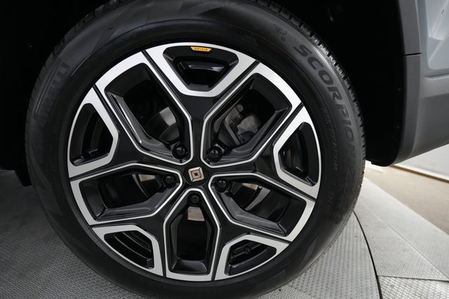 2024 Rivian R1T — photo 15 of 24
