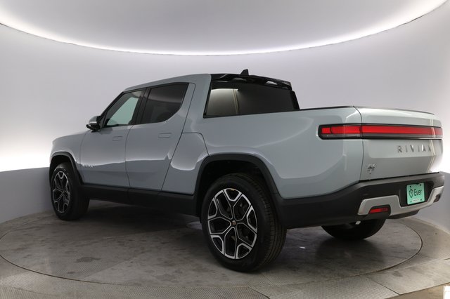 2024 Rivian R1T — photo 13 of 24