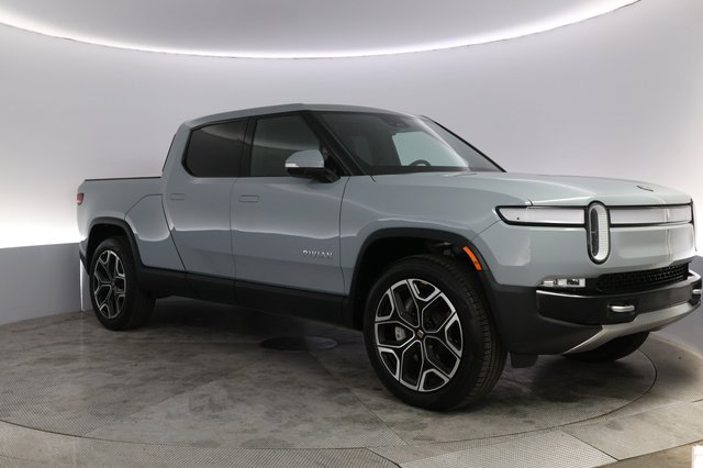 2024 Rivian R1T — photo 10 of 24