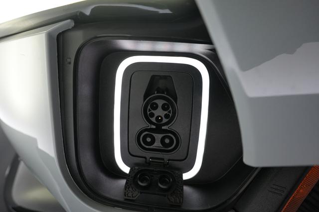 2024 Rivian R1T — photo 8 of 24