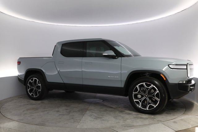 2024 Rivian R1T — photo 11 of 24