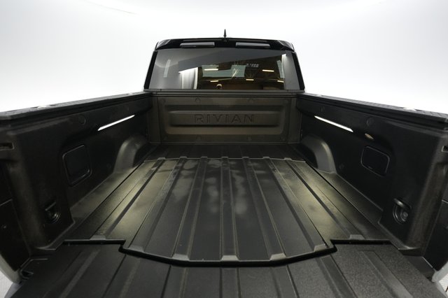 2024 Rivian R1T — photo 6 of 24