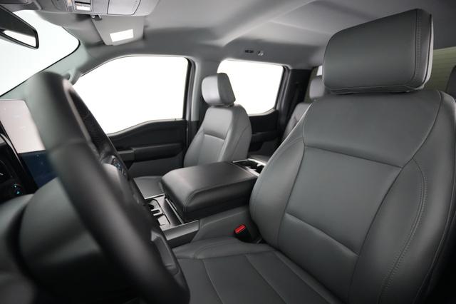 2025 Ford F-150 Lightning — photo 3 of 15