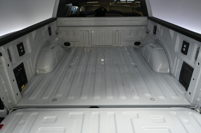 2025 Ford F-150 Lightning — photo 6 of 15