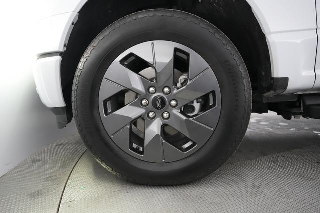 2025 Ford F-150 Lightning — photo 9 of 15