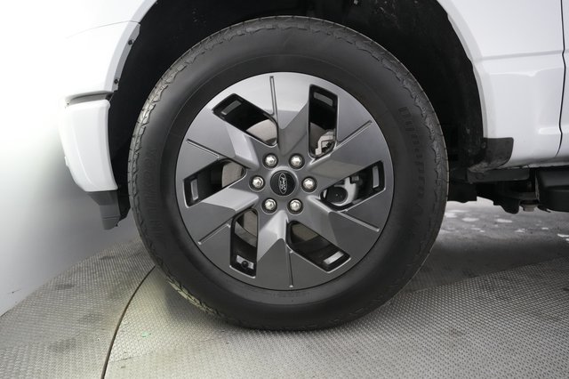 2025 Ford F-150 Lightning — photo 9 of 15