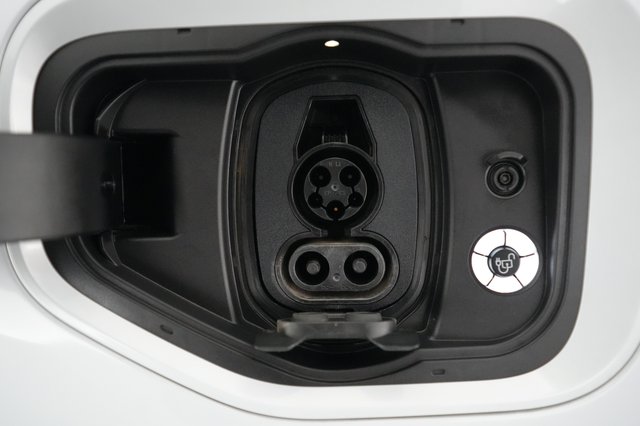 2025 Ford F-150 Lightning — photo 8 of 15