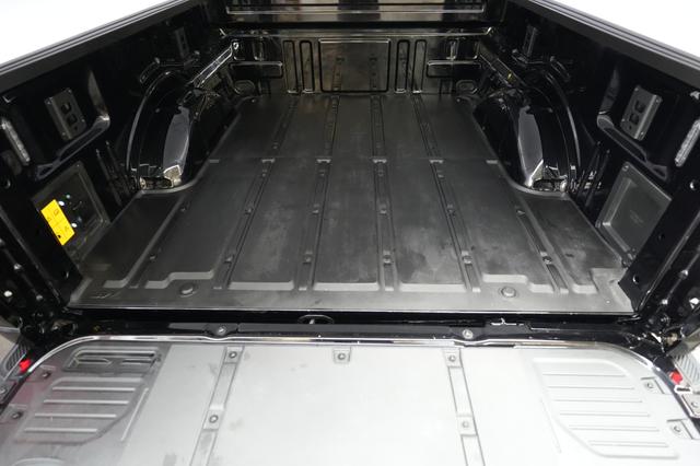 2025 Ford F-150 Lightning — photo 6 of 15