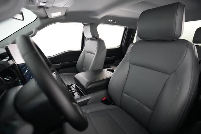 2025 Ford F-150 Lightning — photo 3 of 15