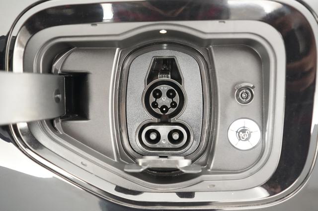 2025 Ford F-150 Lightning — photo 8 of 15