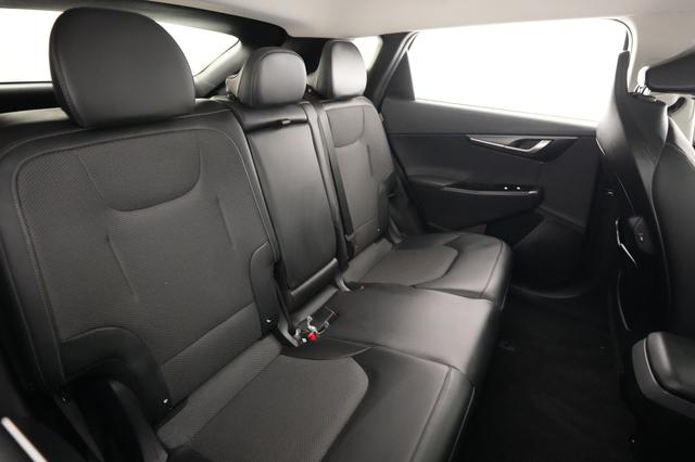2025 Kia EV6 — photo 4 of 21