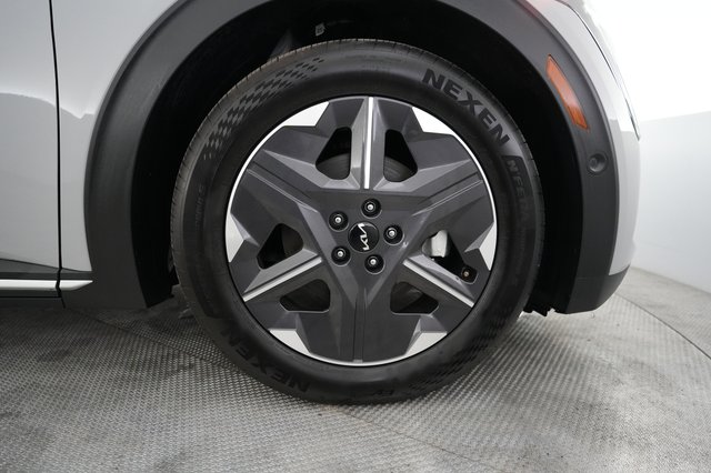 2025 Kia EV6 — photo 16 of 21