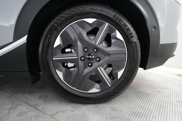 2025 Kia EV6 — photo 7 of 21
