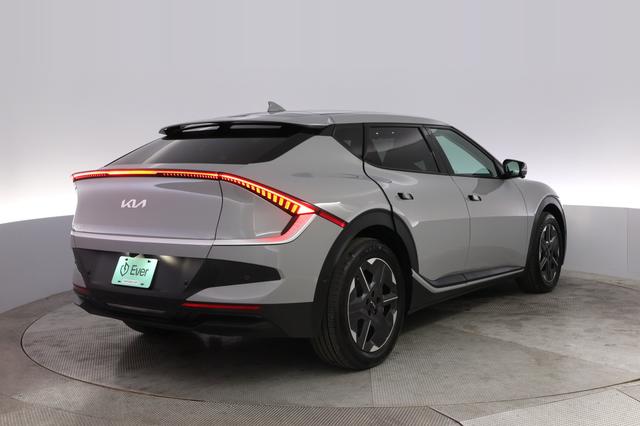 2025 Kia EV6 — photo 2 of 21
