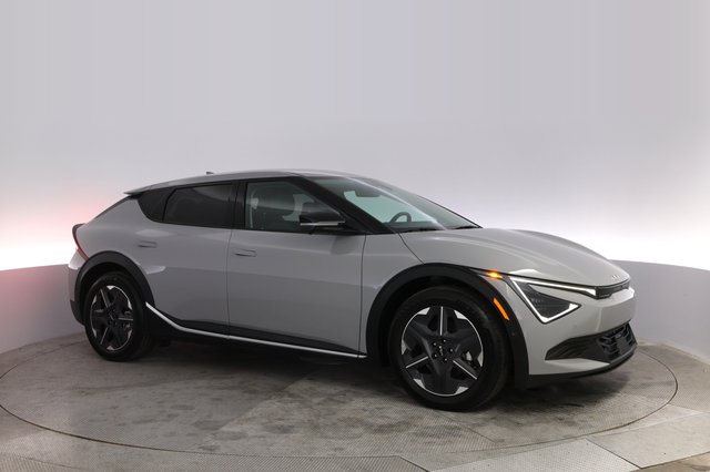 2025 Kia EV6 — photo 11 of 21