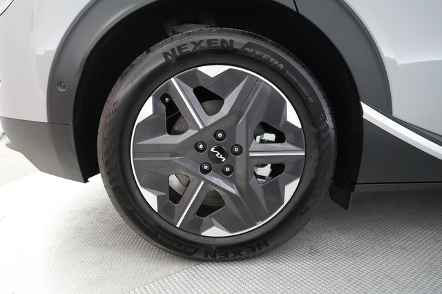 2025 Kia EV6 — photo 17 of 21