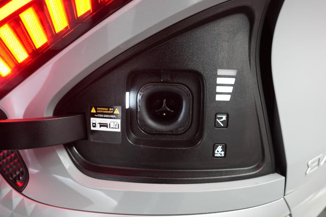 2025 Kia EV6 — photo 8 of 21