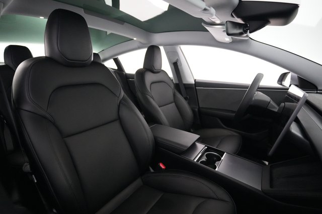 2025 Tesla Model 3 — photo 18 of 24